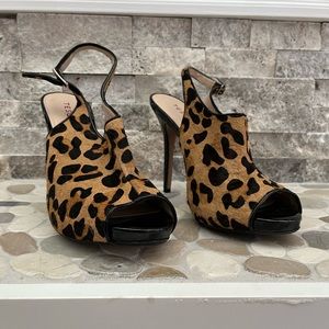 Tesoro heels with real cow hide fabric strap bee hind heel